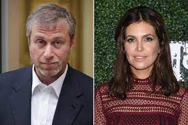 Roman abramovich celebrated with chelsea's players on the pitch (getty) 'i spoke to the owner right now on the pitch, i think it was the best moment for the first meeting, or the worst because. Billionaire Chelsea F C Owner Roman Abramovich And Dasha Zhukova Separate Page Six