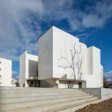 4% ttc (les honoraires seront intégralement à la charge de l'acquéreur) prix hors honoraires : Church Of Saint Jacques De La Lande Alvaro Siza Vieira