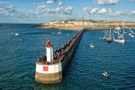 Saint Malo Gerard Cazade Photographe A Saint Malo En Bretagne Saint Malo Beaux Endroits Bretagne