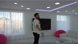 Dorian popa is a tv actor, a singer, a composer and a dancer. Cum AratÄƒ Casa In Care S A Izolat Dorian Popa S A Mutat Recent In Ea Foto Impact