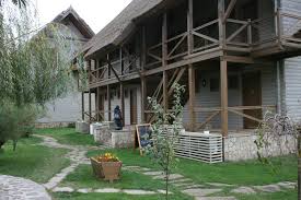 Plimbari pe canalele bratului sfantu gheorghe, birdwatching, volei pe plaja, caiac pe canale, tenis de masa, participarea la seri tematice cu muzica live si la concerte de weekend. Rumanien Angeln Im Donaudelta 3 4 Sfantu Gheorghe Der Grosse Regen Ergebenheit Bewusst Wandlerin