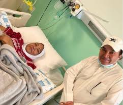 يبدو أنَّ الحالة الصحية للفنانة الكويتية انتصار الشراح ستتسبب في حالة من القلق لدى الجمهور خلال الفترة المقبلة، وذلك بعدما كشف مواطنها الإعلامي الكويتي مفرح الشمري عن رفض مستشفى أميركي علاجها. Ø£ÙˆÙ„ Ø¸Ù‡ÙˆØ± Ù„Ù„ÙÙ†Ø§Ù†Ø© Ø§Ù†ØªØµØ§Ø± Ø§Ù„Ø´Ø±Ø§Ø­ Ø¨Ø¹Ø¯ ØªØ¹Ø±Ø¶Ù‡Ø§ Ù„ÙˆØ¹ÙƒØ© ØµØ­ÙŠØ© ÙÙƒØ± ÙˆÙÙ† Ù†Ø¬ÙˆÙ… ÙˆÙ…Ø´Ø§Ù‡ÙŠØ± Ø§Ù„Ø¨ÙŠØ§Ù†