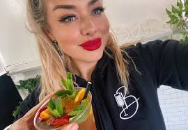 🦴 Saturday Stone-Age Feast! 🍕🔥 Hey folks — Fred here (and Barney's  already licking the pizza cutter again 😆)! It's Saturday, and you know  what that means — time to fire up