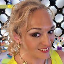 Elsa Diez (@Elsa10S)