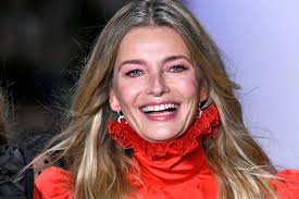 May 8, 2019 paulina porizkova on battling ageism and posing for the si swimsuit issue at 54 i'm deeply offended on behalf of all of us women who are rendered socially invisible once we look a certain age. author: Paulina Porizkova Wows In Bikini At Age 54