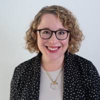 300+ perfis com “Aaker”