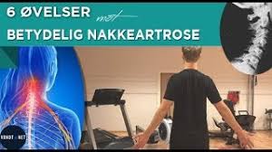 .så får jeg en rekke knekkelyder i nakken, av og til så kjenner jeg at hodet holder litt igjen når jeg hei, det høres ut som du har en låsning i nakken din. Slitasje I Nakken Nakkeartrose Raholt Kiropraktorsenter Fysioterapi