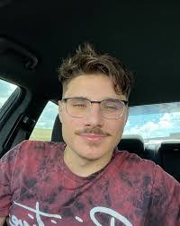 Tyler Snedeker's Instagram, Twitter & Facebook