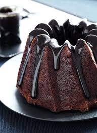 Chocolate Bundt Cake With Licorice Caramel This Is Such A Delicious And Rich Cake With A Licorice Caramel Sauce Did We Chocolade Taarten Taart Cake Chocolade