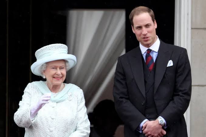 Queen Elizabeth's Interaction With Young Prince William Shared Online -  Newsweek
