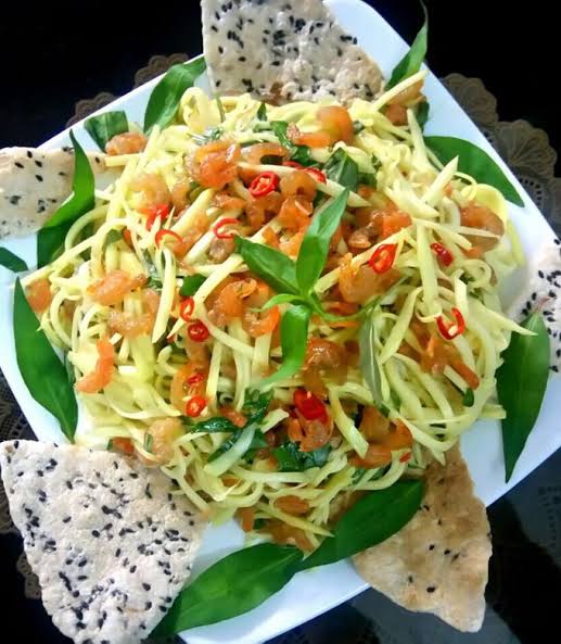 Cách Làm Món Gỏi Xoài Tôm Khô của Thế Vy - Cookpad