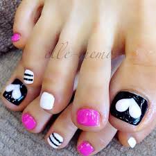 If you prefer something other than hearts, try this cute and easy design. 60 Cute Pretty Toe Nail Art Designs Styletic