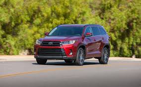 Toyota highlights the highlander's versatile size and smooth powertrain by offering six trim levels, four of which also come as a hybrid. 2018 Toyota Highlander Le Specifications The Car Guide