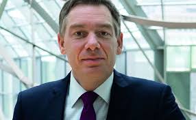 Starting your own bank is laborious but profitable. Neue Aufgabe Fur Lars Fahnenbrock
