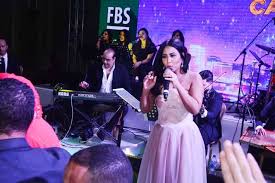 لفتت فتاة مغربية تدعى إبتسام الأنظار خلال مشاركتها في برنامج the voice بنسخته التركية وأدائها أغنية للفنانة المصرية شيرين عبد الوهاب. ÙƒÙˆÙ…ÙŠÙƒ Ø´Ùˆ Comic Show Photos Facebook