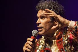 Jackson Costa recita autores consagrados em espetáculo na Caixa Cultural;  confira entrevista com ator