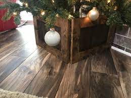 Wooden Christmas Tree Skirt Farmhouse Tree Skirt Rustic Etsy Arbol Navidad Madera Faldas Del Arbol De Navidad Pequenos Arboles De Navidad