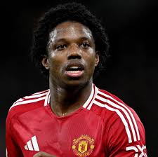 Malaria don pass im medical last night and e go sign contract dis morning.  PSV wan quickly register am before noon so e go fit play against Feyenoord.  [@joostblaauwhof] #UnitedTori #MUFC