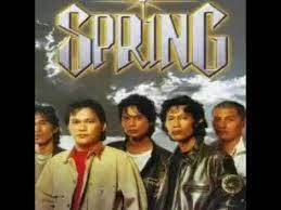 chorus gm titisan demi titisan c f air mata ku jatuh berlinangan bb gm ku genggam gambar mu dalam pelukan mesra a dm d tak mungkin dapat ku melupakan mu sayang gm a di dalam dunia ini tak mungkin dm c bb dapat ku cari pengganti diri mu gm bb a oh.mengapa perpisahan yang kau pinta. Spring Mengapa Perpisahan Yang Kau Pinta Chords Chordify