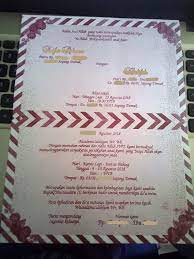 Surat undangan adalah sebuah surat yang dikeluarkan baik oleh pribadi maupun lembaga atau perusahaan yang ditujukan kepada pihak yang bersangkutan dengan isi untuk mengundang mereka agar hadir pada acara yang dibuat. Contoh Surat Undangan Resepsi Pernikahan Atau Mantu Ahadi