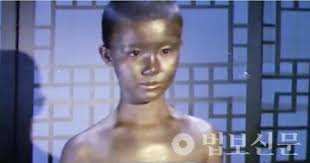 김기영 감독의 영화에서 스테인드글라스는 인물의 심리를 투영한다. 17 ê¹€ê¸°ì˜ì˜ íŒŒê³„ 1974 ë¬¸í•™ì‚°ì˜ ì‹œë„¤ë§ˆ ë‹¤ë¥´ë§ˆ 2020 ì—°ìž¬ëª¨ìŒ ì§€ë‚œì—°ìž¬ ê¸°ì‚¬ë³¸ë¬¸ ë²•ë³´ì‹ ë¬¸