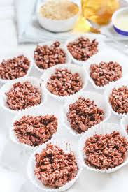 Easy Rice Krispie Cakes With Golden Syrup Recipe In 2020 Rice Krispie Cakes Chocolate Rice Krispie Cakes Rice Crispy Cake