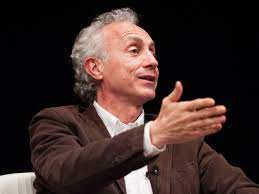 La vedova di conte per antonomasia, pur di dispensare nostalgia per l'ex premier, è pronto persino a negare l'evidenza. Travaglio Polemiche Social Su Draghi Figlio Di Papa Non Discuto Con Gli Idioti