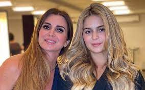 Após a polêmica de seus hábitos de higiene no reality, viih postou vídeo tomando banho nos stories. Mae De Viih Tube Do Bbb 21 Sofre Com Criticas Sobre A Filha Coracao Em Pedacos Jovem Pan