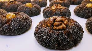 Pudra şekerimizle yapılan küçük ve sevimli bir kurabiye ile yıllar öncesine gittiğinizde olur , en sevdiğinizde yanınızda olur. Kolay Tatli Tarifi Sultan Tatlisi Tarifi Irmikli Serbetli Tatlilar Tarifleri