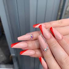 Velg blant mange lignende scener. 41 Pretty Ways To Wear Red Nails Page 3 Of 4 Stayglam