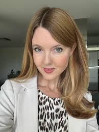 44 year old with a very dull life.. The only exciting thing I do is  traveling the world 🌎. Beside that, working crazy long hours in the  office, was just tired and