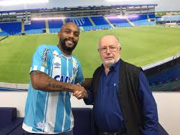 They play in blue and white shirts, shorts and socks. 100 Fichajes De Futbol Ø¯Ø± ØªÙˆÛŒÛŒØªØ± Oficial Maicon Historico Jugador Brasileno A Sus 35 Anos Es Nuevo Jugador Del Avai Fc Fichajazo Fichajesgo Https T Co R4xve1ii5c