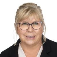 Karin Watt's Instagram, Twitter & Facebook