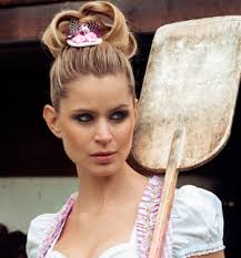 While short men's hairstyles may still be the norm for most, a lot of us don't realize just how much can be done with a short hair length. Hair Decorations Flowery Details Dirndl Com