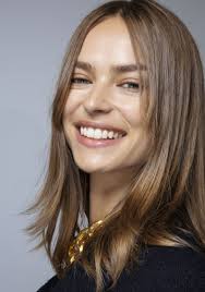 frisurentrend der stufenschnitt ist aus den 00er jahren zuruck haarschnitt glatte haare stufenhaarschnitt stufenschnitt