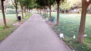 Nuestra política de privacidad de servicios al consumidor y nuestra política de privacidad de servicios empresariales entrarán en vigencia el 20 de agosto de 2020. El Parque De Los Principes De Sevilla Es Un Estercolero De Botellas Rotas A Centimetros De Papeleras Vacias