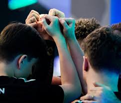 CS2: FURIA x PARIVISION jogam overtimes em busca dos playoffs