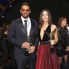 Can Yaman Panosundaki Pin