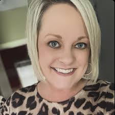 Amy Corinne's Instagram, Twitter & Facebook