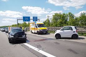 Autos, die in den regenfluten versinken, unfälle, voll gelaufene keller, hagelschäden und in stuttgart beschädigt der sturm sogar die staatsoper. Unfall Auf Der Autobahn Auffahrunfall Auf Der A81 Zieht Sperrung Nach Sich Stadt Und Kreis Boblingen Kreiszeitung Boblinger Bote