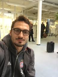 Die besten 25+ frisuren mit brille ideen nur auf pinterest. Ana On Twitter Did You Stole Jonas Hector S Glasses