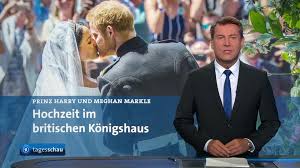 Prinz george, in schwarzer uniform, der bei der hochzeit seines onkels die rolle eines pagen hat. Video Tagesschau 20 00 Uhr Tagesschau Ard Das Erste