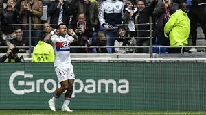 Memphis depay rejoint l'ol le 20 janvier 2017 en signant 4 ans et demi. French Connection Weltklasse Spieler Memphis Depay In Lyon Goal Com