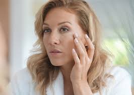 Тональный крем для возрастной кожи — какой подходит и как наносить