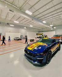 Ninja vs ninja american odyssey american pickers american pickers: Nascar Racer Sets Record For Longest Hot Wheels Track