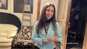 Picked up a Modest Girl in the Theater and Divorced for Sex in an Art  Gallery