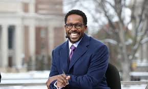 It was 24 years ago that michigan wide receiver desmond howard won the heisman trophy, beating out fsu's casey weldon, byu's ty detmer and washington's steve emtman, each of whom joined howard in new york as finalists for that year's award. Espn Signs Desmond Howard To A New Multiyear Deal Espn Press Room U S