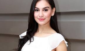 Sayangnya hubungan irish bella dan rezky aditya hanya bertahan beberapa bulan belum sampai satu tahun. Foto Profil Biodata Irish Bella Instagram Pacar Rezky Aditya Cumaberita