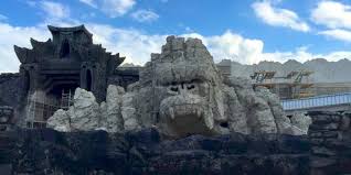 Here's what to expect on your incredible journey. King Kong Appears At Universal Orlando As Skull Island Reign Of Kong Takes Shape With New Entrance Rock Work Inside The Magic