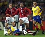 Image of England's Paul Ince (R) is tackled by Colombian Adolfo ...